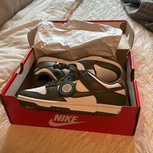 Wmns Nike Dunk Lows ‘Medium Olive”